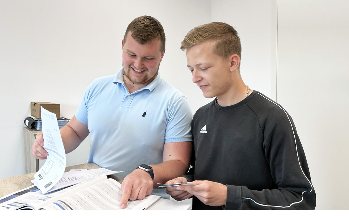 Starte jetzt mit einer Ausbildung bei brand in das Berufsleben und werde Teil bei einem der modernsten Fensterhersteller Europas